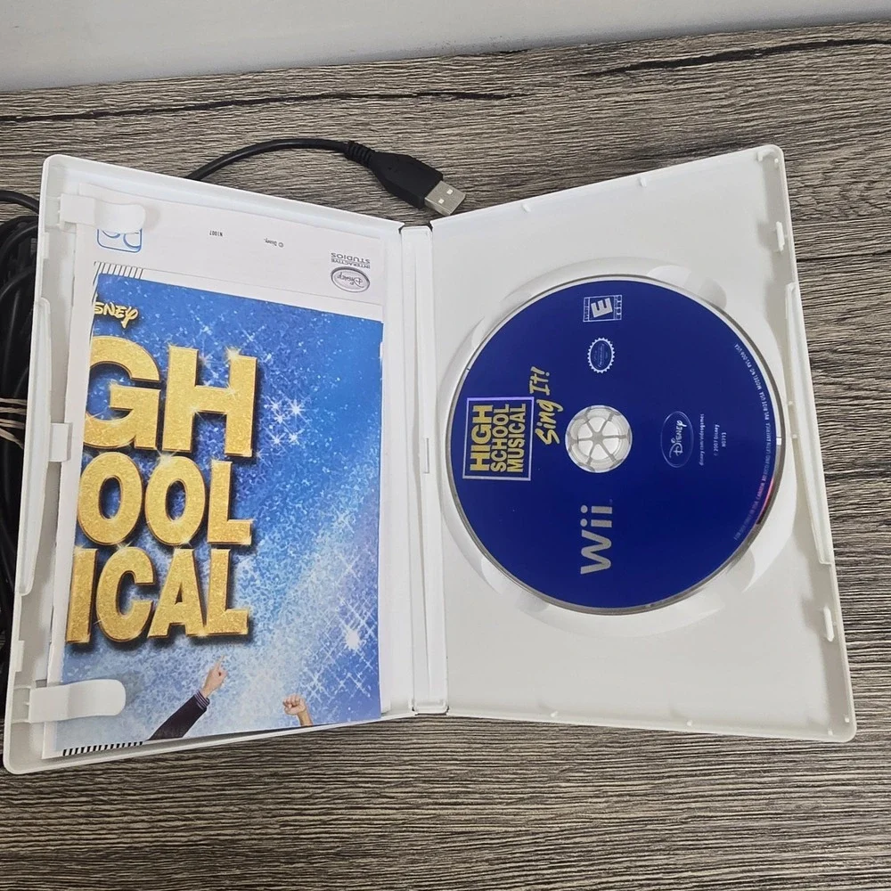 High School‎ Musical: Sing It Bundle with Microphone - Nintendo Wii